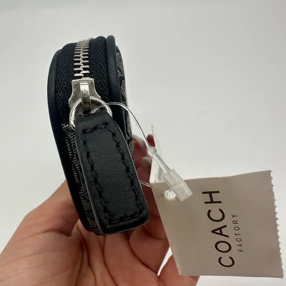 Coach • Signature Eyeglass Case - Picture 4 of 9